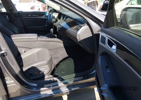 2015 Hyundai Genesis 3.8 z USA, uszkodzony, nr VIN KMHGN4JE9FU065220